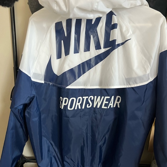 Men's Stylish Jacket - Picture 2 of 3